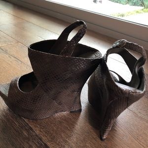 Alice & Olivia snake wedge